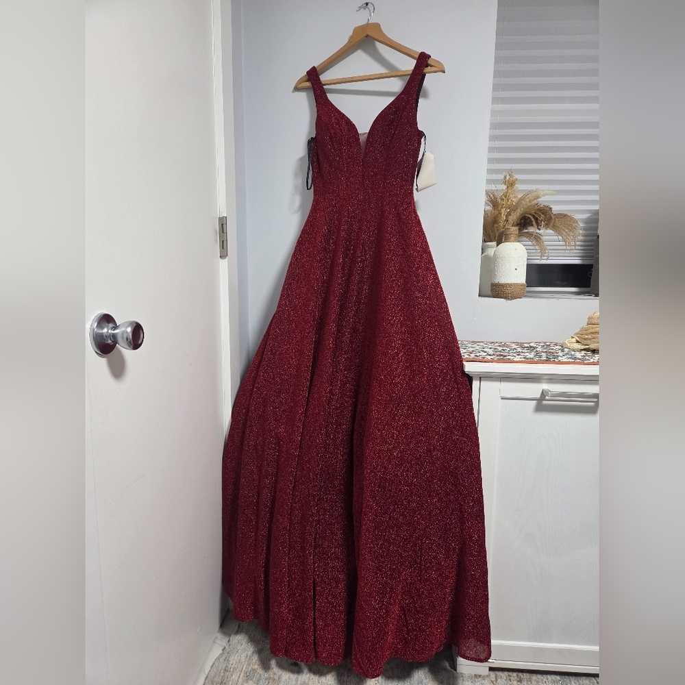 NWT  Elegant Red Evening Gown, size S